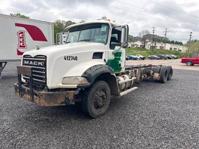 Mack Granite GU813 Cab & Chassis Truck