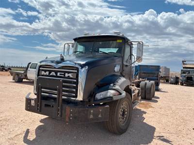 Mack Granite GU813 Cab & Chassis Truck