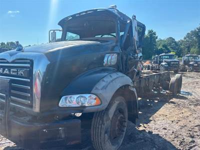 Mack Granite GU813 Cab & Chassis Truck