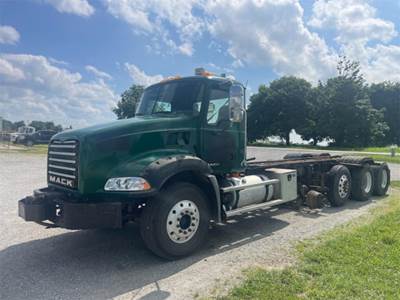 Mack Granite GU813 Cab & Chassis Truck