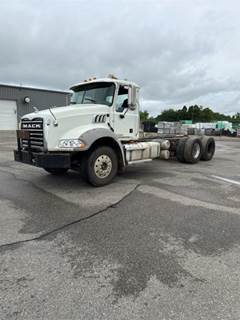 Mack Granite GU813 Cab & Chassis Truck