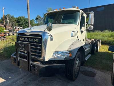 Mack Granite GU813 Cab & Chassis Truck