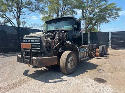 Mack Granite GU813 Cab & Chassis Truck