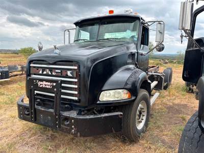 Mack Granite GU813 Cab & Chassis Truck
