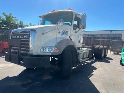 Mack Granite GU813 Cab & Chassis Truck