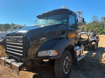 Mack Granite GU813 Cab & Chassis Truck