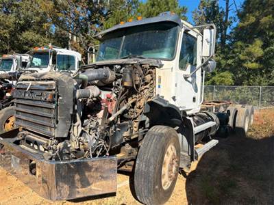 Mack Granite GU813 Cab & Chassis Truck