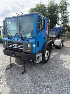 Mack MRU 613 Cab & Chassis Truck