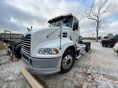 Mack Pinnacle CXU613 Cab & Chassis Truck