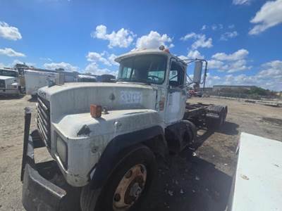 Mack RD Cab & Chassis Truck