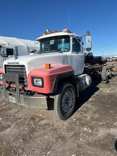 Mack RD600 Cab & Chassis Truck
