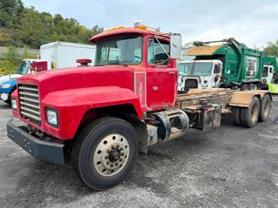 Mack RD600 Cab & Chassis Truck