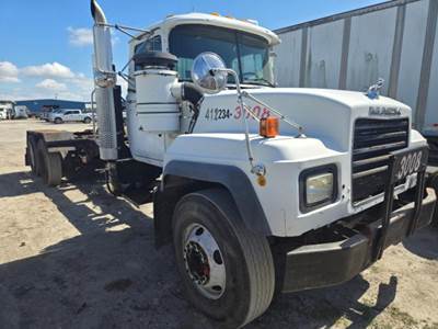 Mack RD688S Cab & Chassis Truck
