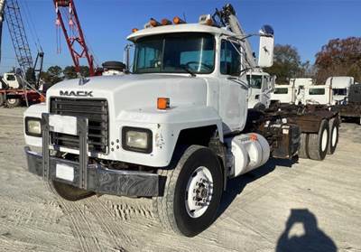 Mack RD688S Cab & Chassis Truck