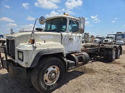 Mack RD688S Cab & Chassis Truck