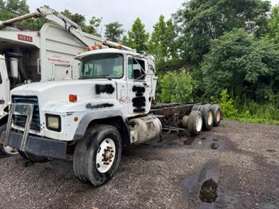 Mack RD688S Cab & Chassis Truck