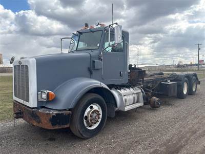 Peterbilt 365 Cab & Chassis Truck