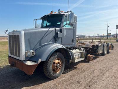Peterbilt 365 Cab & Chassis Truck