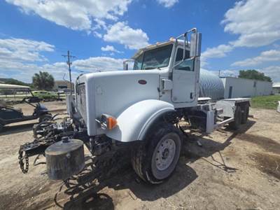 Peterbilt 365 Cab & Chassis Truck