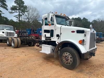 Peterbilt 365 CNG Cab & Chassis Truck