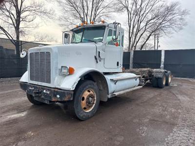 Peterbilt 365 CNG Cab & Chassis Truck