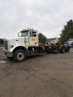 Peterbilt 365 CNG Cab & Chassis Truck