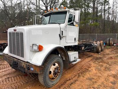Peterbilt 365 CNG Cab & Chassis Truck