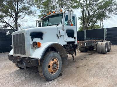 Peterbilt 365 CNG Cab & Chassis Truck