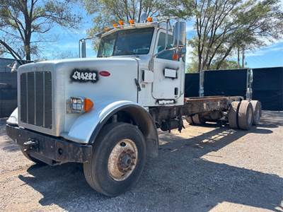 Peterbilt 365 CNG Cab & Chassis Truck