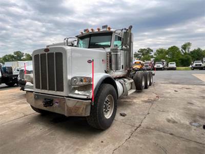 Peterbilt 388 Cab & Chassis Truck