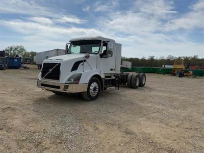 Volvo VNL64T Cab & Chassis Truck