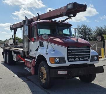 Mack Granite CV713 Conveyor