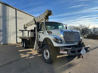 International 7600 Crane Truck