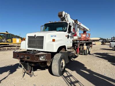 International Paystar 5500 Crane Truck