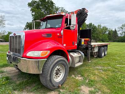 Peterbilt 382 Crane Truck