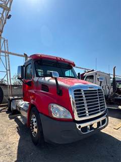 Freightliner 114SD Day Cab Truck
