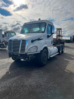 Freightliner CASCADIA CNG Day Cab Truck