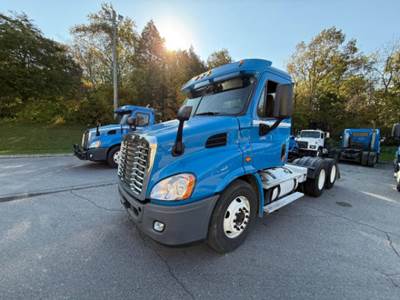Freightliner Cascadia 113 Day Cab Truck