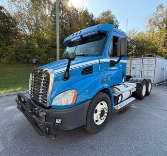 Freightliner Cascadia 113 Day Cab Truck