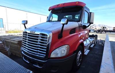 Freightliner Cascadia 113 Day Cab Truck