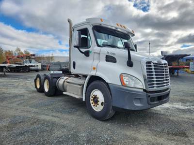 Freightliner Cascadia 113 Day Cab Truck