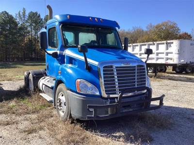 Freightliner Cascadia 113 Day Cab Truck