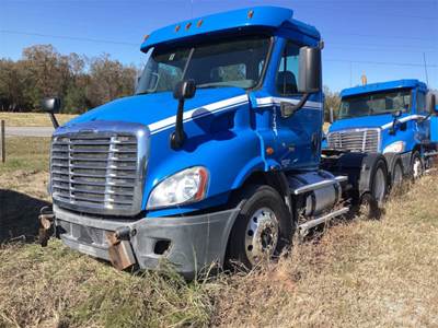 Freightliner Cascadia 113 Day Cab Truck