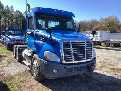Freightliner Cascadia 113 Day Cab Truck