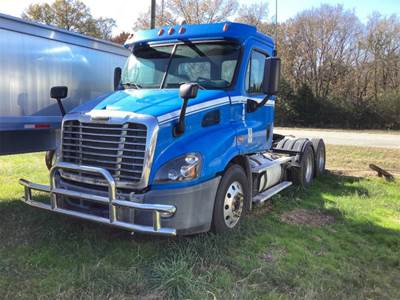 Freightliner Cascadia 113 Day Cab Truck