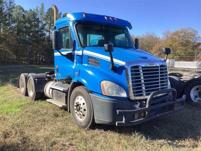 Freightliner Cascadia 113 Day Cab Truck