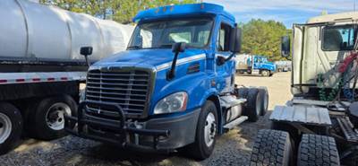 Freightliner Cascadia 113 Day Cab Truck
