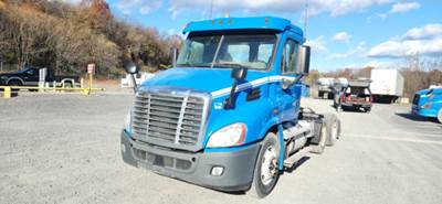 Freightliner Cascadia 113 Day Cab Truck