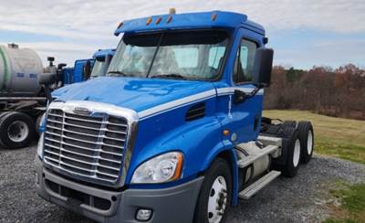 Freightliner Cascadia 113 Day Cab Truck