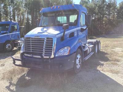 Freightliner Cascadia 113 Day Cab Truck